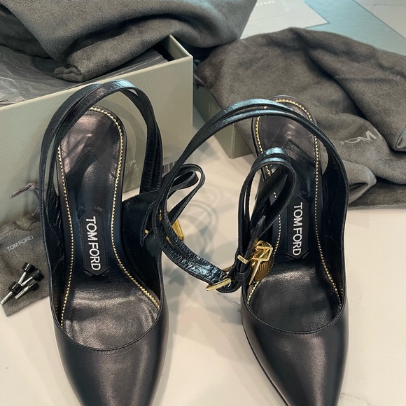 Tom Ford Black Leather pumps with padlock size 36 - Picture 3 of 10
